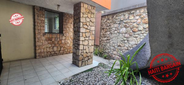 TOWNHOUSE A VENDRE, ZONE: MUSSEAU