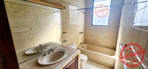 TOWNHOUSE A VENDRE, ZONE: MUSSEAU