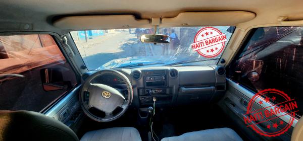 2011 TOYOTA LAND CRUISER