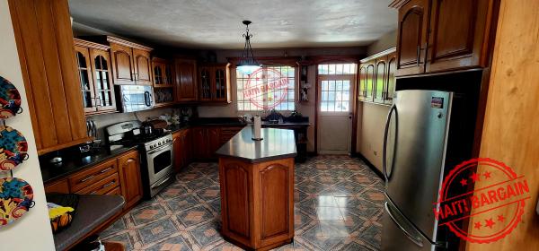 MAISON À LOUER - Zone : Haut route de Frère