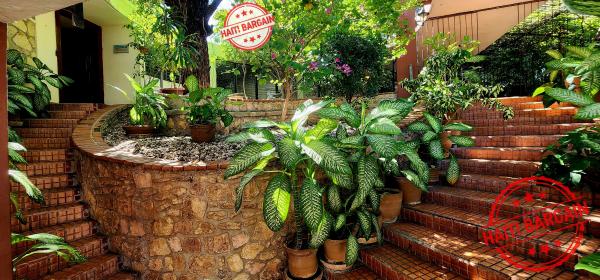 PROPRIÉTÉ AVEC 2 MAISONS À LOUER - Zone : Delmas 83