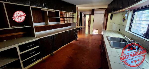 PROPRIÉTÉ AVEC 2 MAISONS À LOUER - Zone : Delmas 83