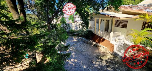 PROPRIÉTÉ AVEC 2 MAISONS À LOUER - Zone : Delmas 83