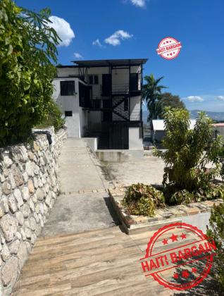 IMMEUBLE COMMERCIAL À VENDRE – CHRIST-ROI