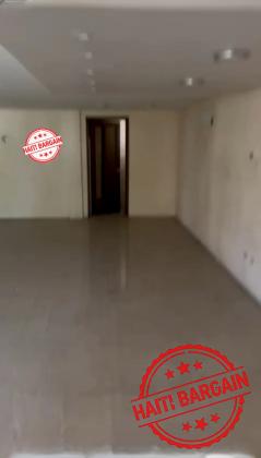 IMMEUBLE COMMERCIAL À VENDRE – CHRIST-ROI