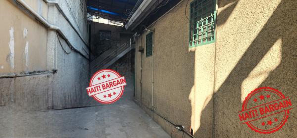 IMMEUBLE COMMERCIAL À VENDRE – ZONE: PÉTION-VILLE