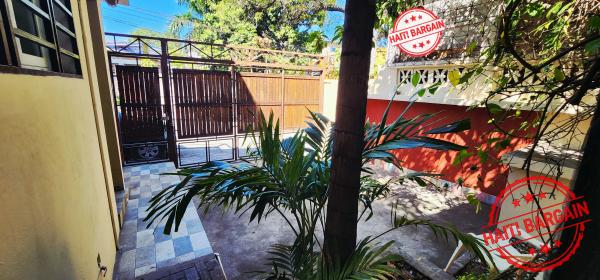 IMMEUBLE COMMERCIAL À VENDRE – Zone: PV