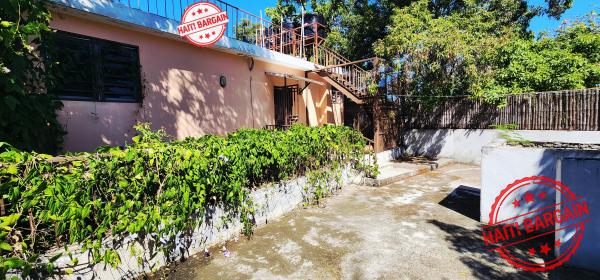 IMMEUBLE COMMERCIAL À VENDRE – Zone: PV