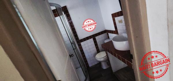 IMMEUBLE COMMERCIAL À VENDRE – Zone: PV