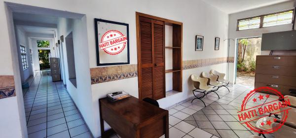 IMMEUBLE COMMERCIAL À VENDRE – Zone: PV