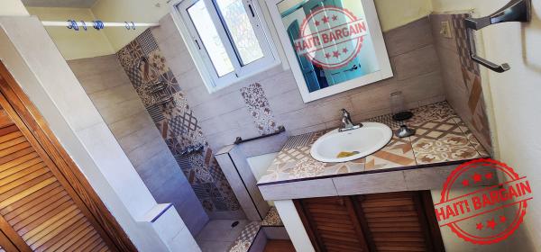 IMMEUBLE COMMERCIAL À VENDRE – Zone: PV