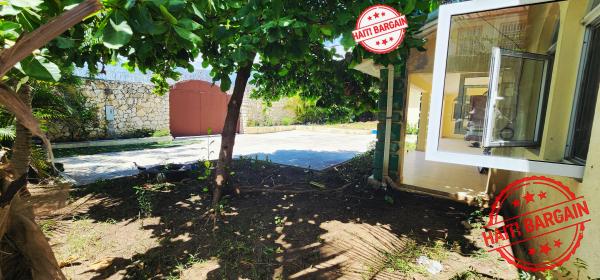 MAISON A VENDRE, ZONE:  VIVY MITCHEL