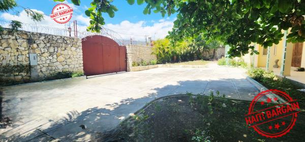 MAISON A VENDRE, ZONE:  VIVY MITCHEL