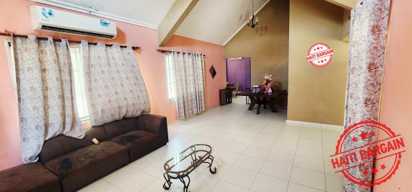 MAISON A VENDRE, ZONE:  VIVY MITCHEL