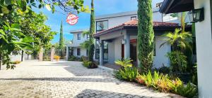 MAISON A VENDRE, ZONE: LABOULE 12, BOUTILIER