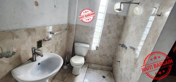 MAISON SÉPARÉE EN 2 APPARTEMENTS & 1 STUDIO À VENDRE - ZONE: PELERIN 3