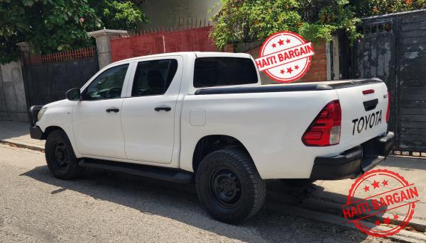 2017 TOYOTA HILUX