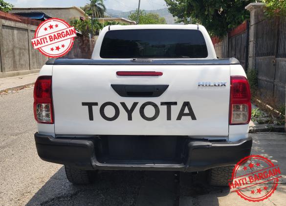 2017 TOYOTA HILUX