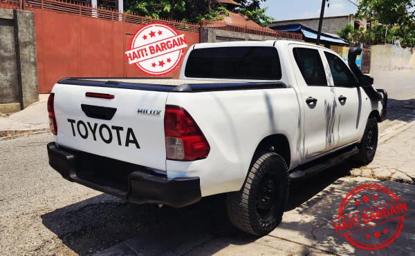 2017 TOYOTA HILUX