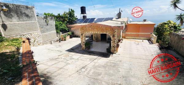 MAISON SÉPARÉE EN 2 APPARTEMENTS À VENDRE - ZONE: PELERIN 6