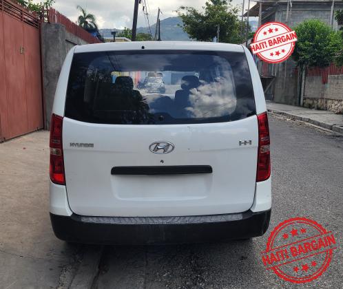 2017 HYUNDAI H1