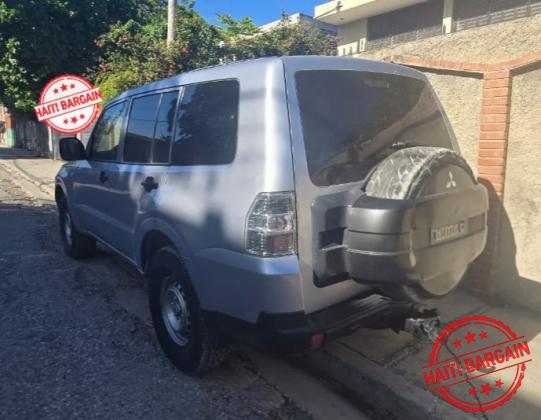 2011 MITSUBISHI MONTERO